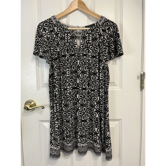 Roz & Ali Tops - Roz & Ali Geometric Print Blouse Size 1X